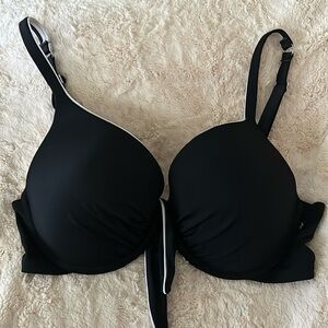 La vie en rose | black bikini top